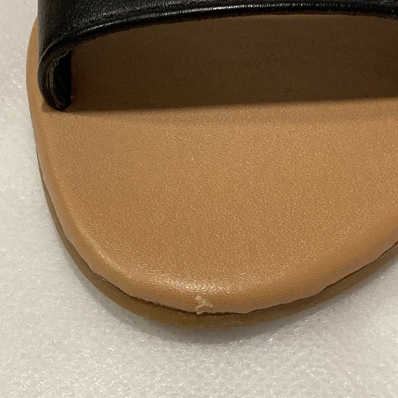 Le Chateau - Black Flat Heel Top Strap Sandals - Size 6.5 - Picture 10 of 11